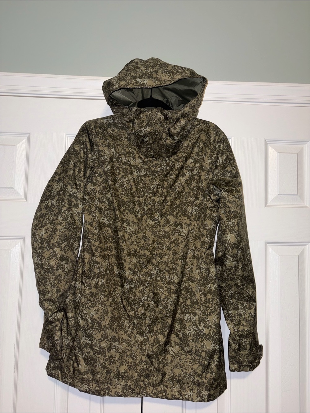Columbia Women’s Hooded Camo Rain Jacket -medium